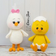 Coco the Little Chicken Amigurumi Crochet Pattern - English, Dutch, German, Spanish, French