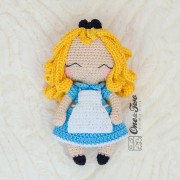 Alice in Wonderland Amigurumi Crochet Pattern - English, Dutch, German, Spanish, French