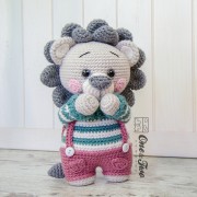 Lane the Little Lion - Little Explorer Series Amigurumi Crochet Pattern - English, Dutch, German, Spanish, French