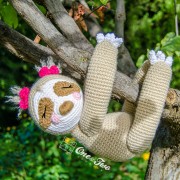 Stella the Sloth Amigurumi Crochet Pattern - English, Dutch, German, Spanish, French