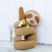 Stella the Sloth Amigurumi Crochet Pattern - English, Dutch, German, Spanish, French