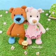 Lia and Brooklyn the Honey Bear Cubs Amigurumi Crochet Pattern - English, Dutch, German, Spanish, French