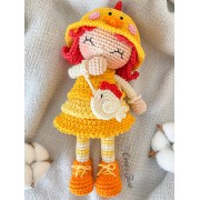 Goldie the Chicken Dolly Amigurumi Crochet Pattern - English, Dutch, German, Spanish, French